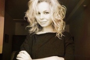Алиса Вокс решила начать сольную карьеру.