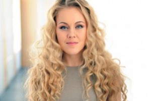 ALYOSHA ПРЕДСТАВИЛА НОВУЮ ЧУВСТВЕННУЮ ПЕСНЮ