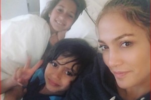 Дженнифер Лопес показала своих близнецов в Instagram