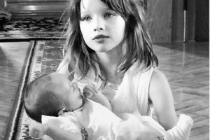 ДОЧЬ МИЛЛЫ ЙОВОВИЧ СТАНОВИТСЯ ЕЁ ТОЧНОЙ КОПИЕЙ