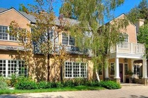 Адель тайно приобрела дом в США