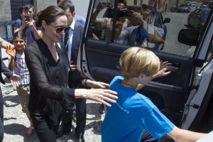 Руки Анджелины Джоли вызывают ужас