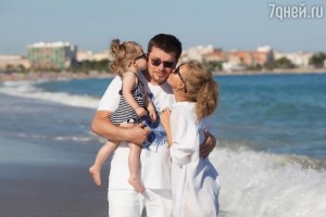 Кристина Асмус показала мужа с дочкой