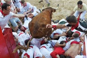 15 человек пострадали во время забега быков в Испании
