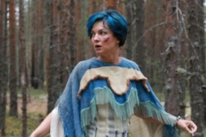 Хелависа покрасила волосы в синий цвет ради скандинавского триллера