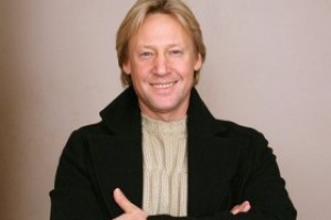 ДМИТРИЙ ХАРАТЬЯН ПРИЗНАЛСЯ, ЧТО УСТАЛ ОТ ВНИМАНИЯ ЖЕНЩИН