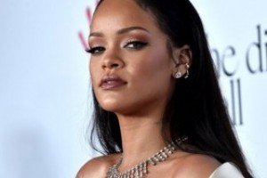 РИАННЕ ВРУЧАТ СПЕЦИАЛЬНУЮ ПРЕМИЮ MTV