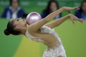 Российские гимнастки выиграли золото и серебро в многоборье