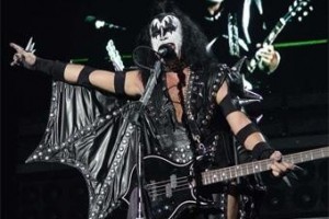  Группа Kiss остановила концерт из-за торнадо