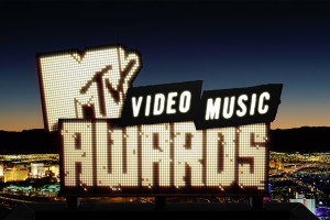 MTV Video Music Awards 2016: Канье Уэст назвал Ким Кардашьян гениальной, комментируя ее секс-видео с другим рэпером
