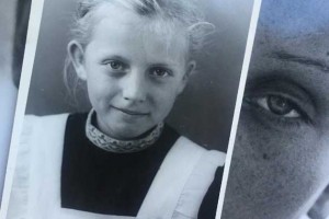 К 1 сентября звезды опубликовали уникальные школьные фотографии