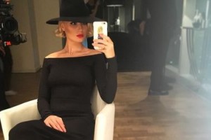 Полину Гагарину раскритиковали за чересчур короткое платье