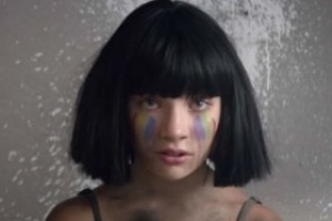SIA ПОСВЯТИЛА НОВЫЙ ЭМОЦИОНАЛЬНЫЙ КЛИП ЖЕРТВАМ ТЕРАКТА