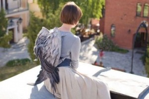 Небесные создания: белорусский дизайнер превращает девушек в ангелов
