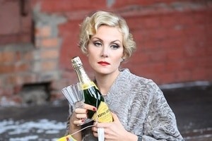 Рената Литвинова упала под стол на вечеринке в Москве
