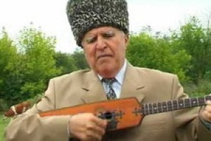 Скончался известный исполнитель чеченской народной музыки Валид Дагаев