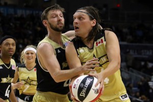 Arcade Fire, Vampire Weekend, The Strokes приняли участие в благотворительной баскетбольной игре