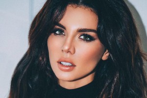 Анна Седокова показала страстный роман Екатерины Варнавы в новом клипе