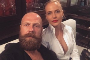 У Глюкозы расстегнулась блузка в неподходящий момент