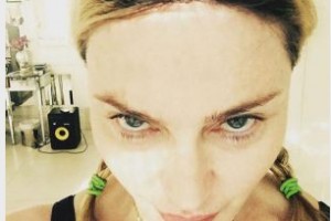 Мадонна показала фото без макияжа и с забавными косичками