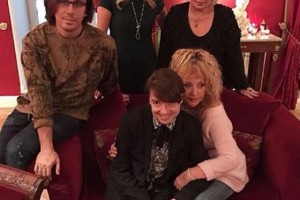 Помолодевшая Алла Пугачева поздравила Юдашкина с Днем рождения