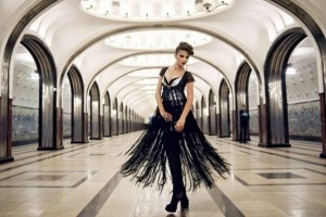 Звезды российского шоубиза спустились в метро на модный показ