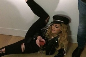 Пьяная Мадонна устроила шоу на выставке в Лондоне