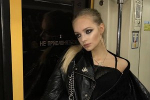 Дочь Дмитрия Пескова передвигается по Москве на метро 