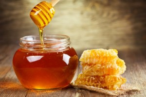                         Интересные факты, связанные с медом, его добычей и продажей (Пчёлка).