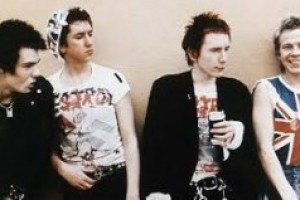 Наследие легендарной группы Sex Pistols сожгли
