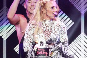 Бритни Спирс зажгла на свой 35-й день рождения прямо на сцене