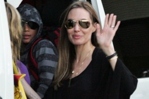 Анджелина Джоли покидает США