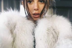 Анна Седокова порадовала снимком в нижнем белье