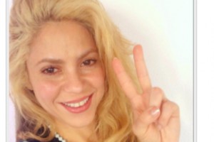 Шакира без единой капли макияжа поблагодарила поклонников