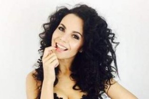 Настя Каменских похвасталась фигурой в откровенном бикини