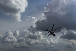Вертолет едва не столкнулся с неопознанным объектом в московской воздушной зоне