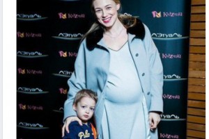 Оксана Акиньшина в третий раз стала мамой