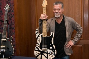 Эдди Ван Хален передал 75 гитар благотворительному фонду