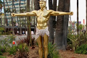 В Голливуде появилась статуя Канье Уэста в образе Иисуса Христа