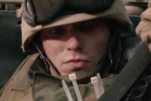 Николас Холт мудреет на войне в первом трейлере к фильму "Песочный замок"