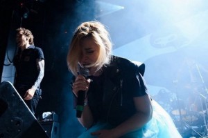 Теона Дольникова родила первенца