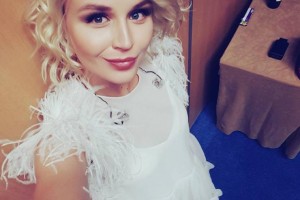 ГАГАРИНА ПО-ПРЕЖНЕМУ ПРЕДПОЧИТАЕТ СВОБОДНЫЙ ПОКРОЙ