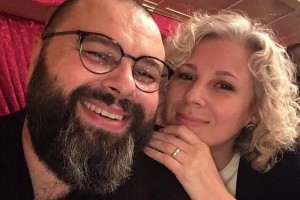 Фадеев впечатлил жену огромным букетом роз