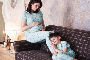 Беременная Анастасия Стоцкая упала с лестницы