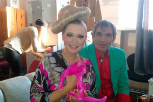Лена Ленина помогает Алибасову искать помещение для юбилея