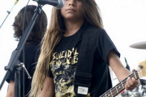 12-летний сын басиста Metallica выступил вместе с Korn ...............