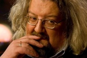 58 лет телеведущему и драматургу Андрею Максимову.