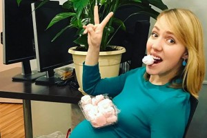 Галина Боб повторила танец на шесте во время беременности