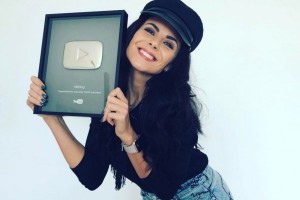 Настя Каменских получила награду от "YouTube"