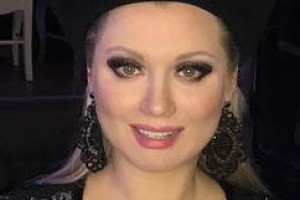 Лена Ленина подбивала коллегу на непристойность